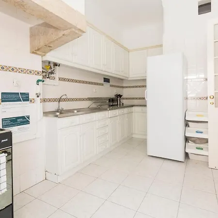 Houze 7 Bedroom Apartment In Charming Lapa * Lissabon